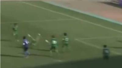 Domenico Berardi, del Sassuolo, remata de chilena para anotar ante Sampdoria, en un encuentro de la Serie A italiana, disputado el sábado 24 de abril de 2021 (Massimo Paolone/LaPresse via AP)