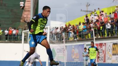 Cristian Cálix celebró a lo grande el primer gol del Olancho FC en la historia de la Liga Nacional de Honduras.