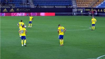 El Cádiz del 'Choco' Lozano cayó 0-2 contra el Osasuna en el inicio de la Liga Española.