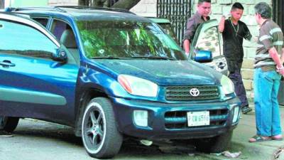 El vehículo en el que se transportaban los asaltantes fue abandonado cerca del Hospital Escuela.