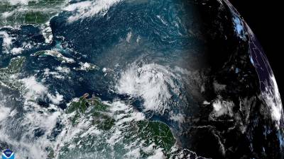 La tormenta tropical Ernesto en el Atlántico amenaza este lunes a las Islas Sotavento y mañana martes a Puerto Rico y las Islas Vírgenes.