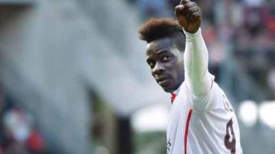 El polémico delantero italiano, de 28 años, está actualmente sin club .