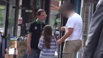 Otro hombre de buenas intensiones no permitió que el pedófilo se llevara a la niña.