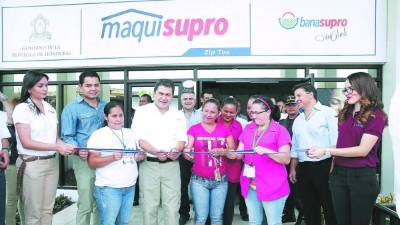 El presidente Juan Orlando Hernández durante la inauguración de un Maquisupro.