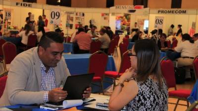 Representantes de empresas durante un rueda de negocios realizada en la Cámara de Comercio. Foto: Cristina Santos.