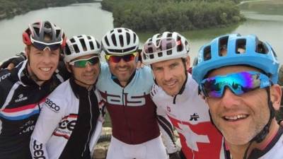 Luis Enrique logró correr 75 kilómetros junto a sus amigos.