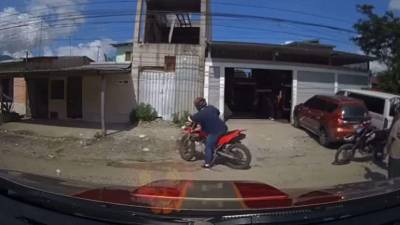 Asalto en San Pedro Sula captado por cámara de seguridad.