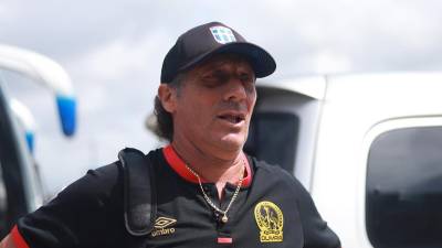 Pedro Troglio y la plantilla del Olimpia viajaron este viernes rumbo a Estados Unidos para afrontar una serie de partidos amistosos.