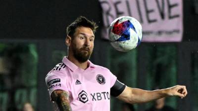 Mesi recepcionó con elegancia el balón y luego sacó el zurdazo para mandarla a guardar.