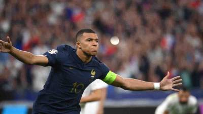 Así festejó Mbappé su gol que le dio la victoria a los franceses.