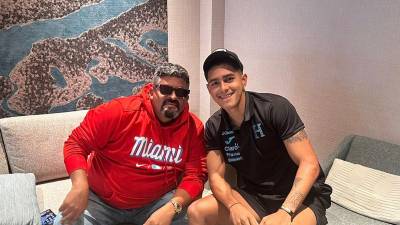 Luis Cruz visitó a Luis Palma en la concentración de la selección de Honduras.