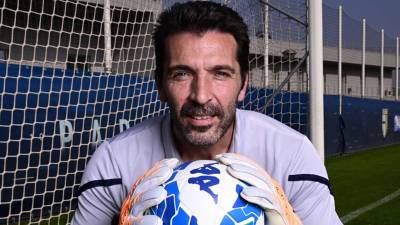 Gianluigi Buffon deja el fútbol a los 45 años de edad.