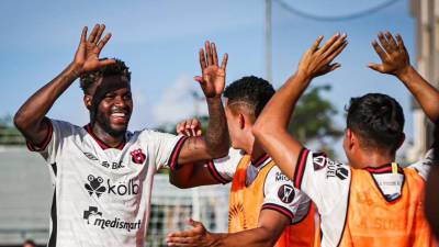 El panameño Freddy Góndola celebrando el gol anotado.