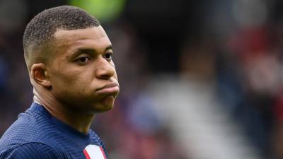PSG medita traspasar a Mbappé para evitar que se le vaya gratis en el 2024.