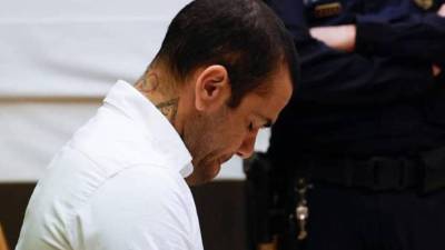 A pesar de que ya se ha celebrado su juicio, Dani Alves continúa en prisión provisional a la espera de conocer su condena final. En las últimas horas un excompañero de prisión ha generado revuelo al realizar una confesión sobre el exfutbolista brasileño.