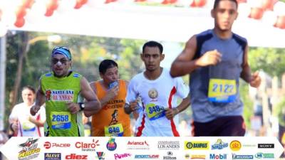 Miles de hondureños y extranjeros participan en esta tradicional carrera.