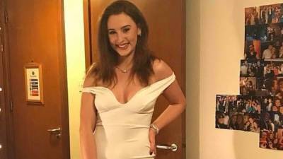 Una estudiante de la Universidad de Cambridge, en Reino Unido, murió tras caer de una avioneta durante un viaje estudiantil a Madagascar, informaron medios británicos este miércoles.