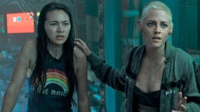 Kristen junto con Jessica Henwick, famosa por “Juego de tronos”.