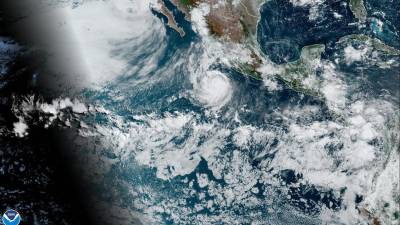 Bonnie provocará rachas de viento de 60 a 70 kilómetros por hora y oleaje de 2 a 4 metros de altura en las costas de Guerrero, en el sur de Jalisco y en Michoacán.