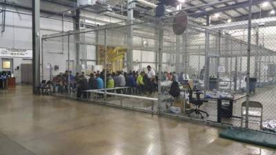 Senadores de EEUU advierten que los niños inmigrantes separados de sus padres en la frontera sufren abusos en albergues.