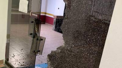 El INM divulgó imágenes de los daños tras balacera en una de sus oficinas en Tijuana.