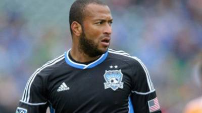 Muma es un titular en la zaga de su equipo.