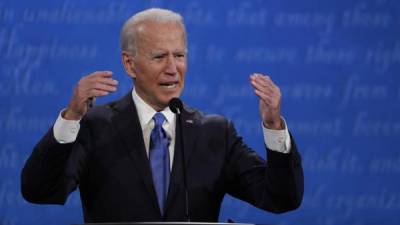 Biden también mencionó el paquete de estímulo, aprobado anoche por el Congreso y que ahora espera la firma de Trump.