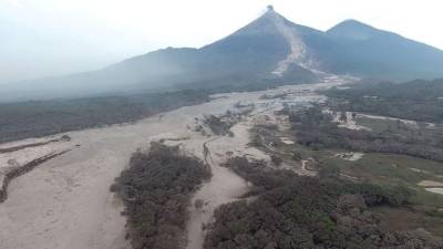 La erupción del volcán de Fuego tomó por sorpresa a las autoridades que dilataron la evacuación de las zonas aledañas al volcán./AFP.