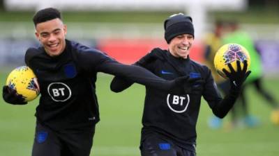 Foden, jugador del Manchester City, de 20 años, y Greenwood, del Manchester United, de 18, habían hecho su debut internacional en el partido en el que Inglaterra venció a Islandia 1-0.
