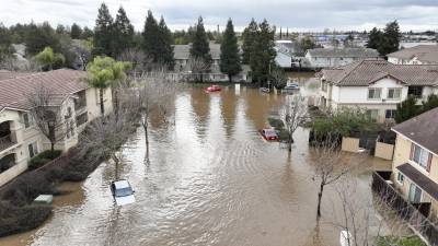 Gran parte de California está siendo azotado por fuertes lluvias que dejan grandes inundaciones.