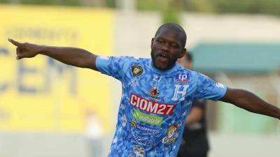 Tyson Núñez estuvo presente en el homenaje a Carlos Pavón realizado el domingo.