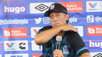 Pedro Troglio este martes durante la conferencia de prensa previo a su primer entrenamiento con Olimpia.