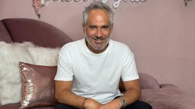 Arath de la Torre es conocido por su participación en telenovelas y programas televisivos de México.