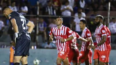 Olimpia cura sus heridas y doblega al Victoria en La Ceiba