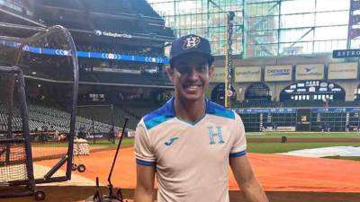 Mauricio Dubón se puso la camiseta de la selección de Honduras.