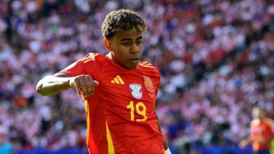 Yamal con el dorsal 19 fue titular con la selección de España en su debut en la EURO 2024.