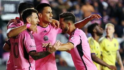 Messi y resto de sus compañeros del Inter Miami celebrando uno de los dos goles.