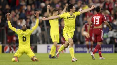 El Villarreal festejó por todo lo alto el pase a semifinales. Foto EFE.
