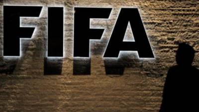 La Federación Internacional de Fútbol Asociación, más conocida por sus siglas en francés FIFA, es la institución que gobierna las federaciones de fútbol a nivel global.