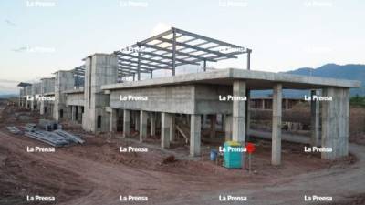 La mayoría de la estructura del edificio central de la terminal aérea ya está construida. Será la de mayor tamaño en Honduras.