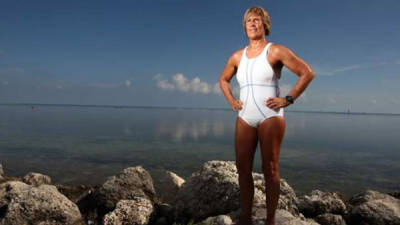 Diana Nyad hace su quinto intento de cubrir a nado la distancia entre Cuba y Florida.