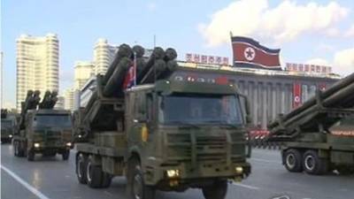 Corea del Norte realizó hoy una nueva prueba de armas que incrementa en otro grado más su presión para que EEUU modifique su postura en las negociaciones sobre desnuclearización, las cuales se antojan cada vez más comprometidas por los gestos de Pionyang. EFE