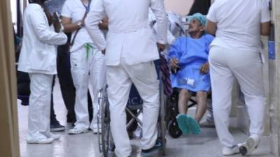 La Secretaría de Salud paga un salario beca mensual a los internos de Medicina que atienden en hospitales.