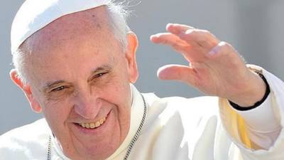 Pope Francis prays during the Celebration of the Lord's Passion on Good Friday at St Peter's basilica, on March 30, 2018 in Vatican. Christians around the world are marking the Holy Week, commemorating the crucifixion of Jesus Christ, leading up to his resurrection on Easter. / AFP PHOTO / Andreas SOLARO
