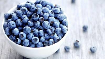 En un estudio reciente, los investigadores hallaron que el arándano contiene compuestos conocidos como derivados de estilbeno, que funcionan junto con la vitamina D.