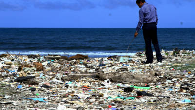 Según informes se han recolectado más de mil toneladas de desechos sólidos de la playa en la Barra del Motagua.