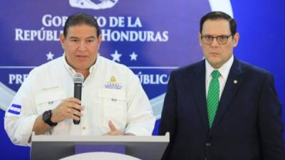 El canciller de la República, Lisandro Rosales, y el viceministro de Seguridad Luis Suazo.