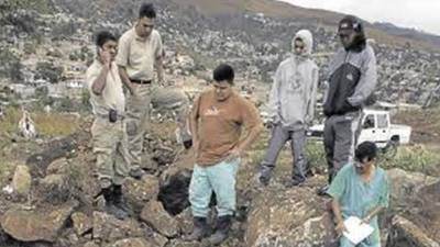 El entierro de los 27 cadáveres se realizó hoy en el cementerio Divino Paraíso donde no se presentó ningún cura católico para oficiar una misa en honor a las personas enterradas en el camposanto. Foto Archivo