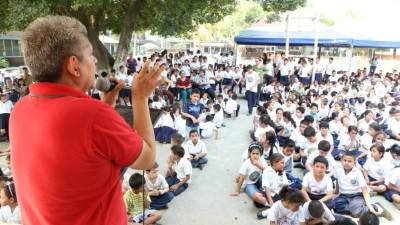 Alumnos de una escuela pública reunidos el viernes pasado para elegir gobierno estudiantil.