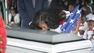 Mushia Johnson dio el último adiós a su pareja.